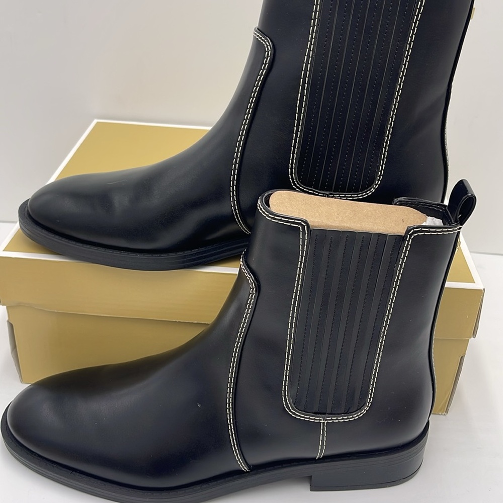 Michael Kors ELLA FLAT BOOTIE
FAUX LEATHER
49F4ELFE5L
BLACK - Picture 2 of 16